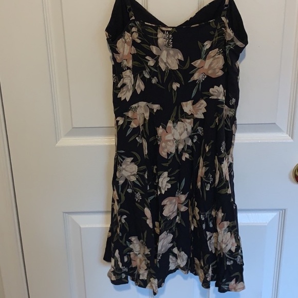 Aritzia x Talula black floral dress size 4 (S/XS) - Picture 3 of 6